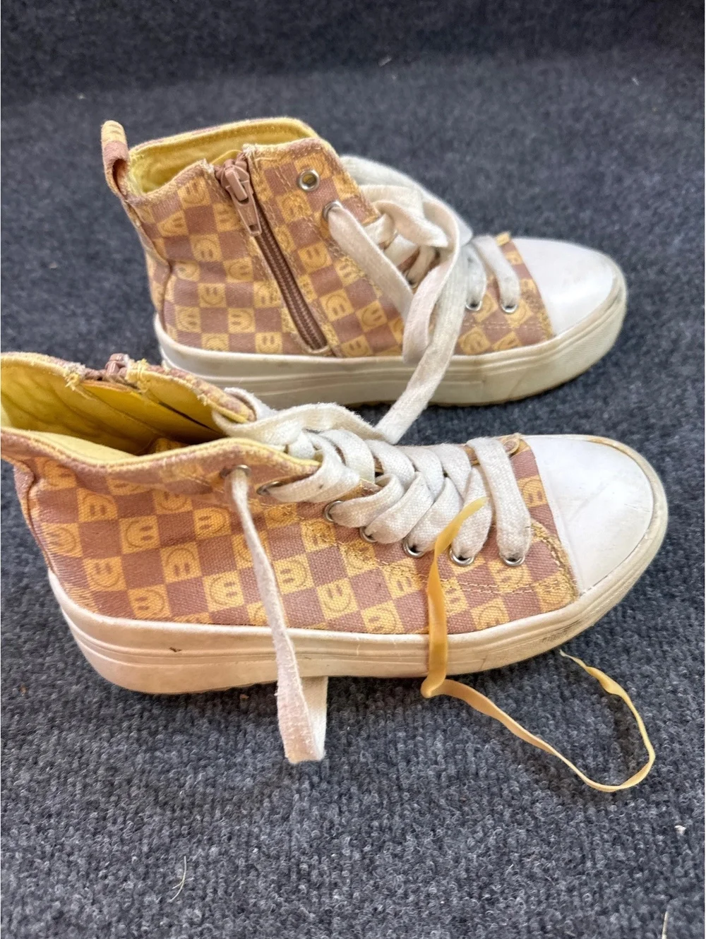 Art Class Kids Size 1 Yellow Pink Checkerboard High Top Sneakers Side Zip Shoes